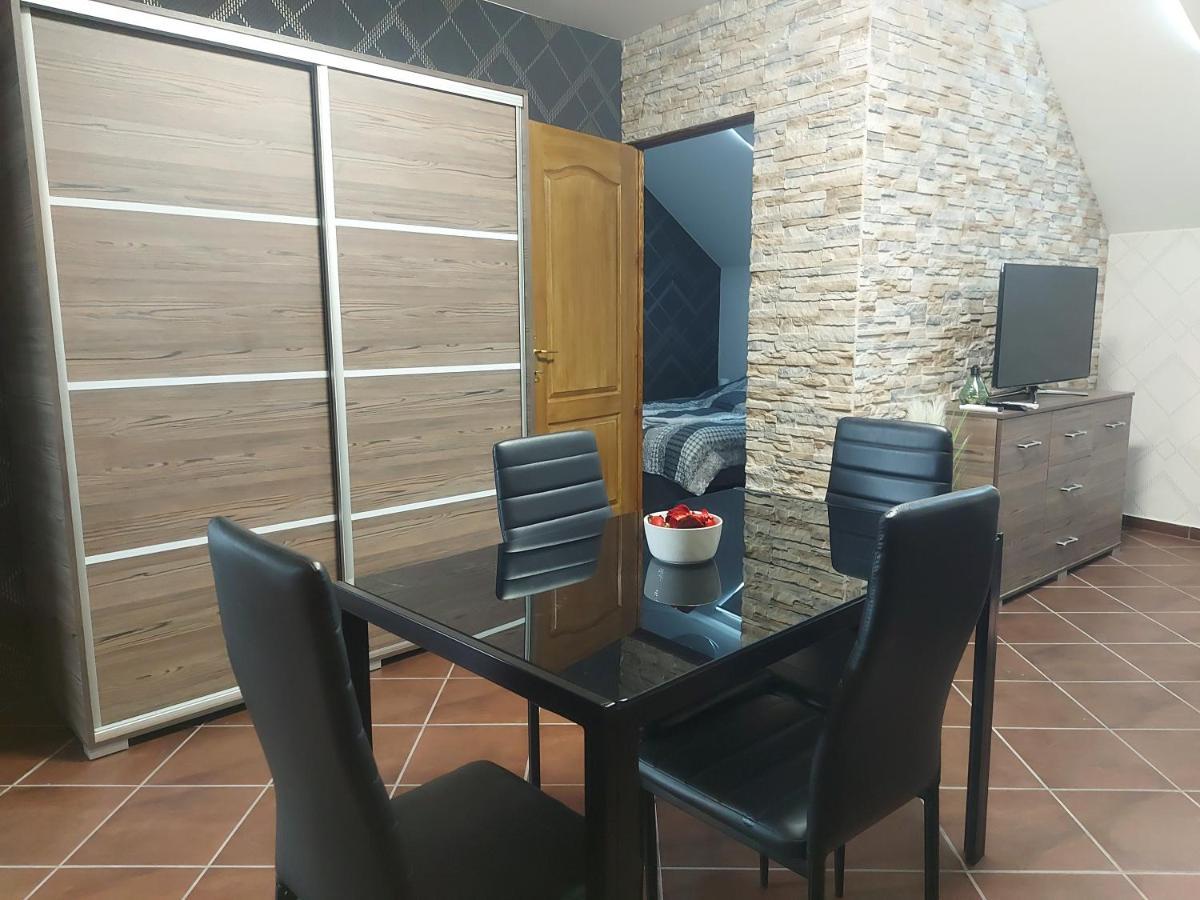 Aniko Szallas Baja Luaran gambar